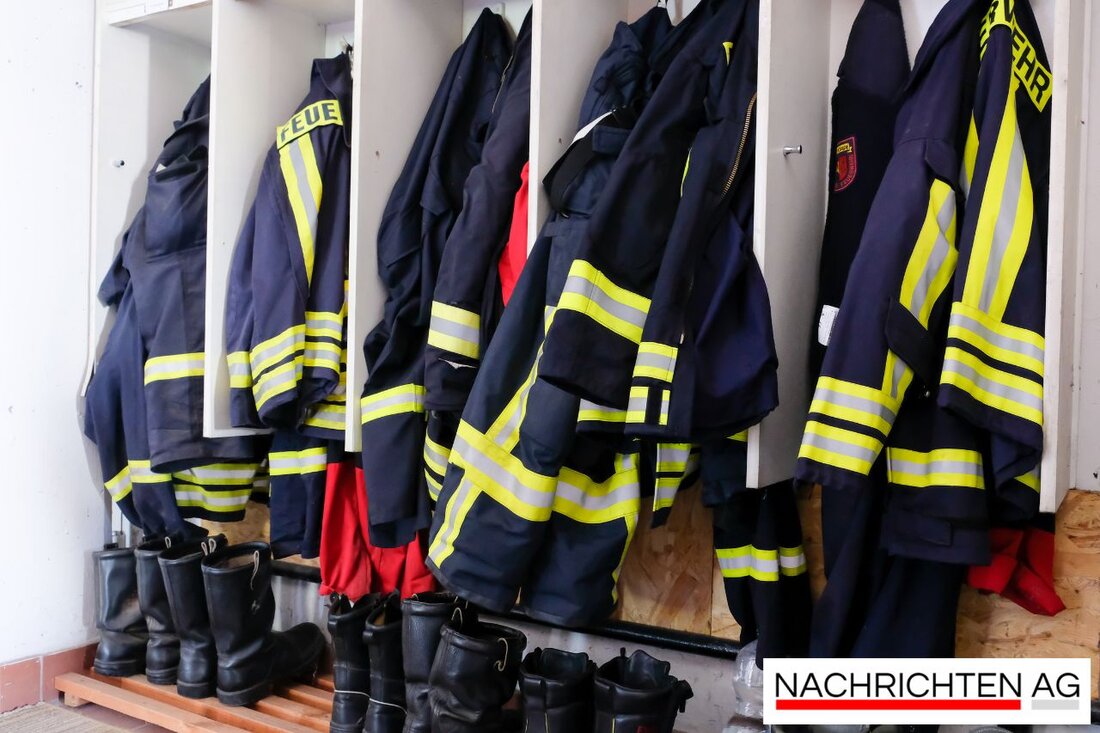 In Schönau wurden treue Feuerwehrleute für langjährigen Dienst geehrt, darunter Josef Kiefer für 50 Jahre Mitgliedschaft.