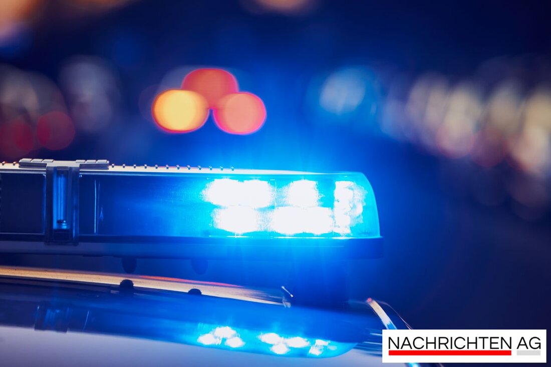 Angriff auf geplante Polizeiwache in Volkmarsdorf: Unbekannte beschädigen Gebäude mit Steinen und Pyrotechnik. Polizei ermittelt.