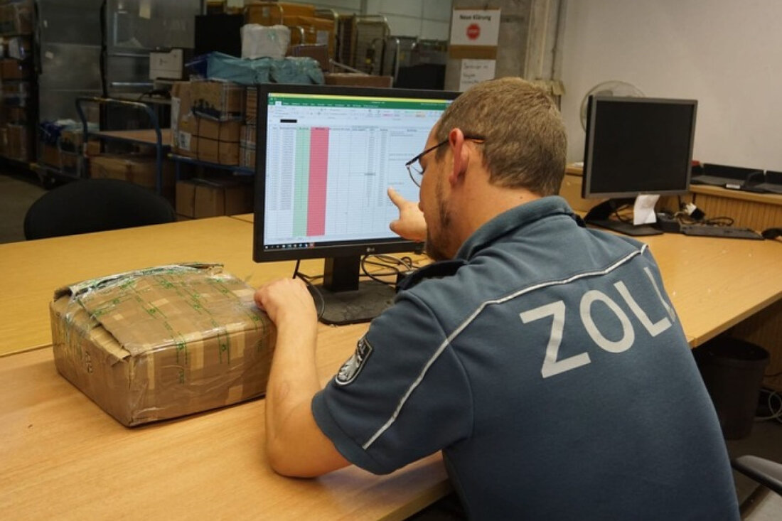 Wichtige Zollhinweise zu Bestellungen und Geschenken aus dem Ausland während der Weihnachts- und Black Friday-Zeit. Informieren Sie sich!