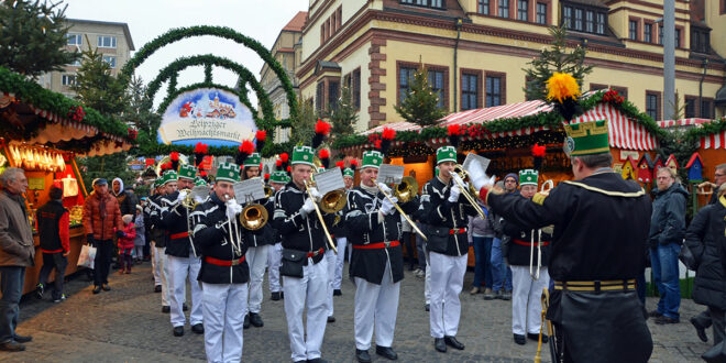 Erzgebirgische Bergparade kommt auf den Weihnachtsmarkt