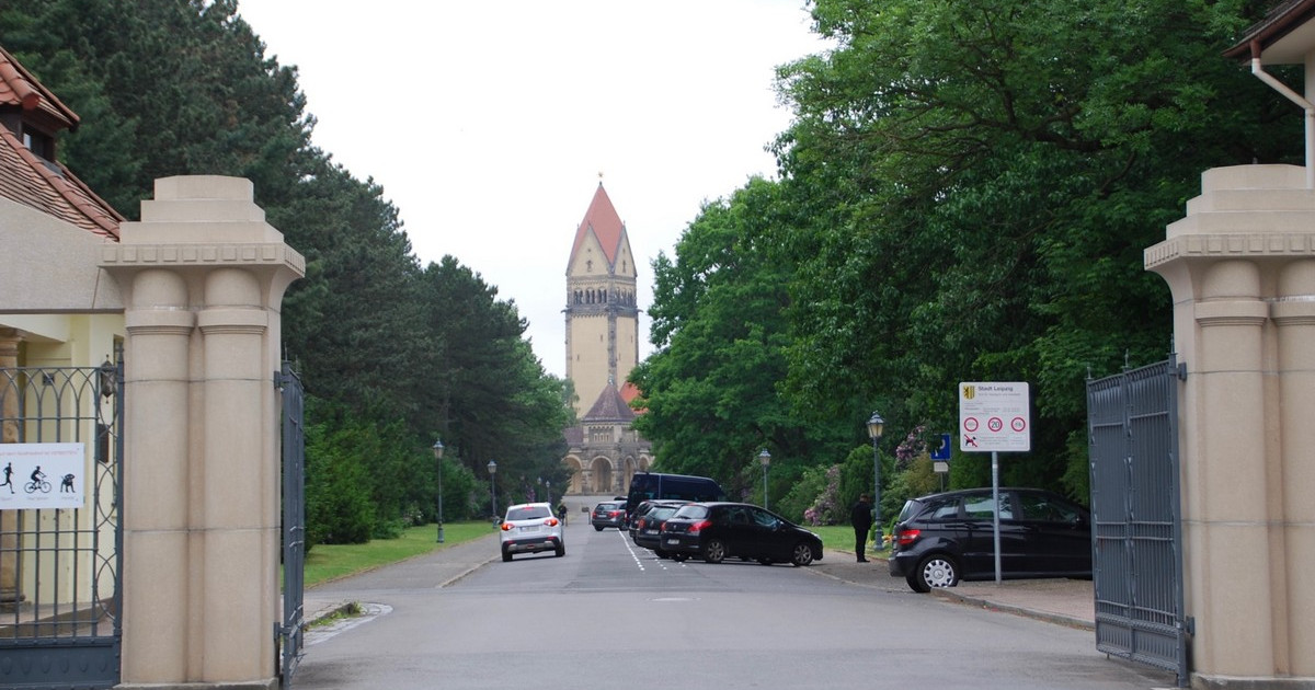 Südfriedhof: Trauerfeiern im Klostergarten unter freiem Himmel
