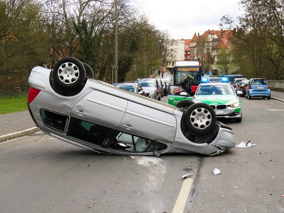 Verkehrsunfall zwischen Geithain und Frankenhain mit verletztem Autofahrer