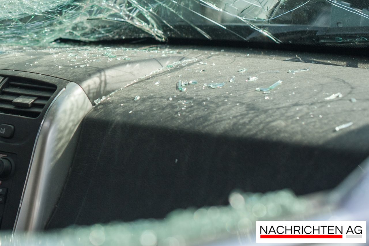 Motorradfahrer flüchtet nach Unfall: 20-Jähriger schwer verletzt!