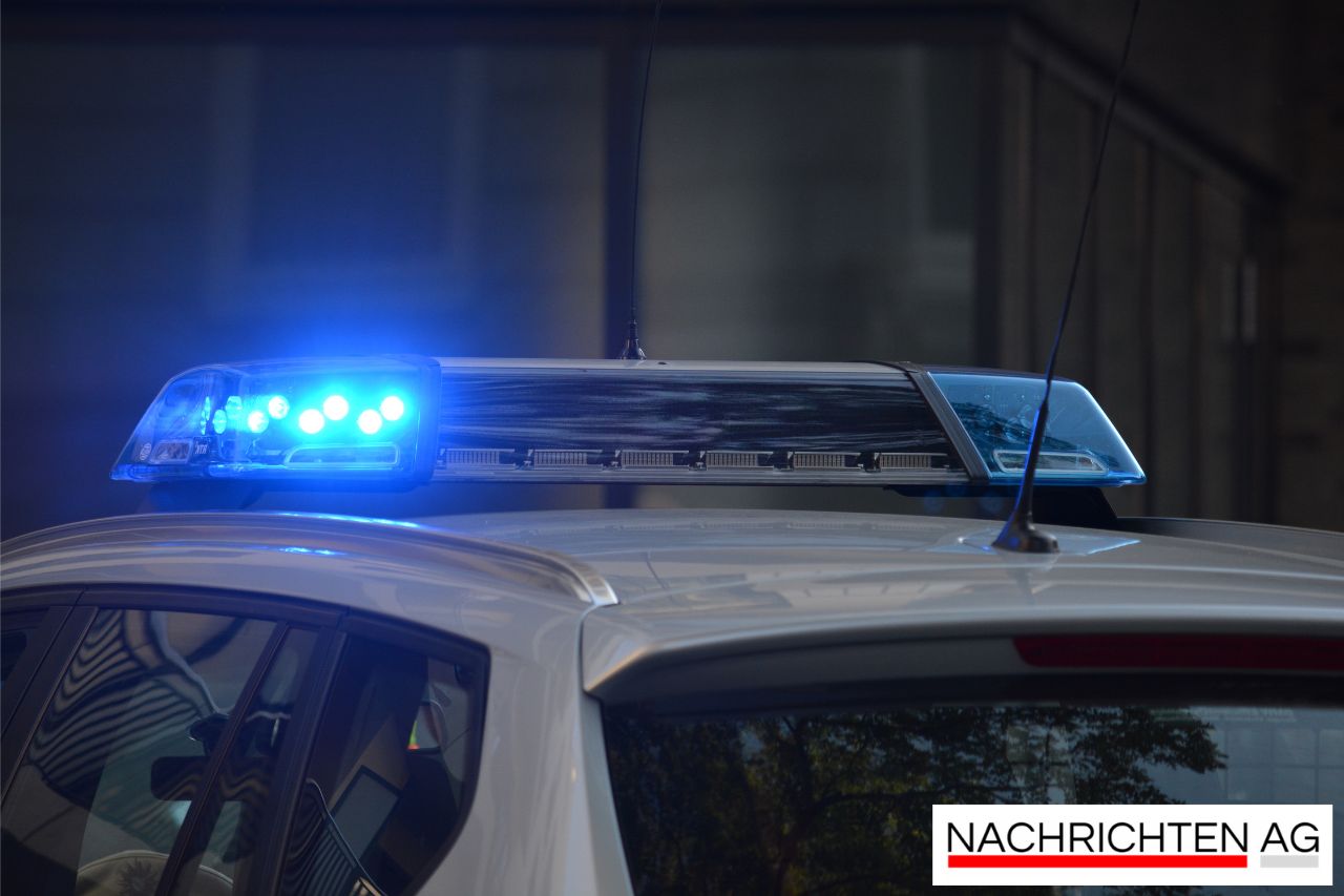Polizei stoppt Opel: Verbotenes Springmesser im Kofferraum gefunden!