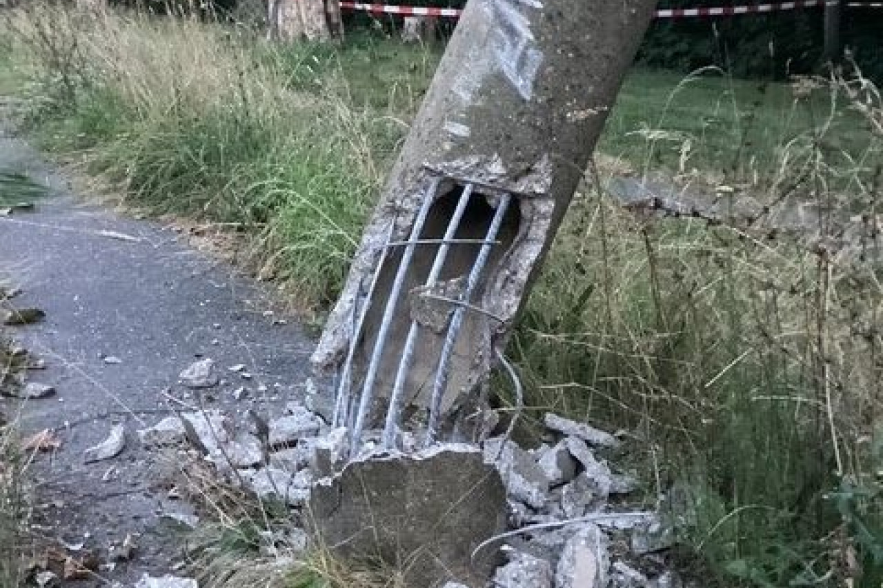 Dresden brennt! Feuerwehr kämpft gegen Flammen und rettet Fahrerin!