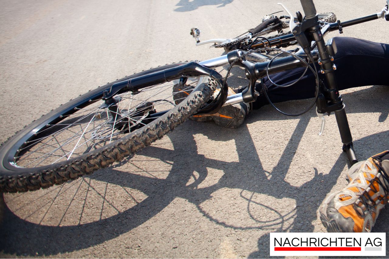 Schwerer Fahrradunfall in Leipzig: Radfahrerin kollidiert mit Straßenbahn!