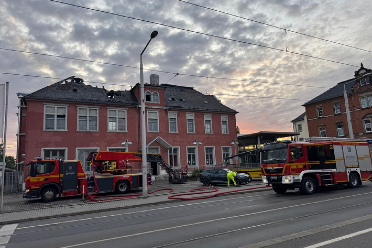 Dresdner Feuerwehr im Dauereinsatz: Brand, Wasserrohrbruch und mehr!