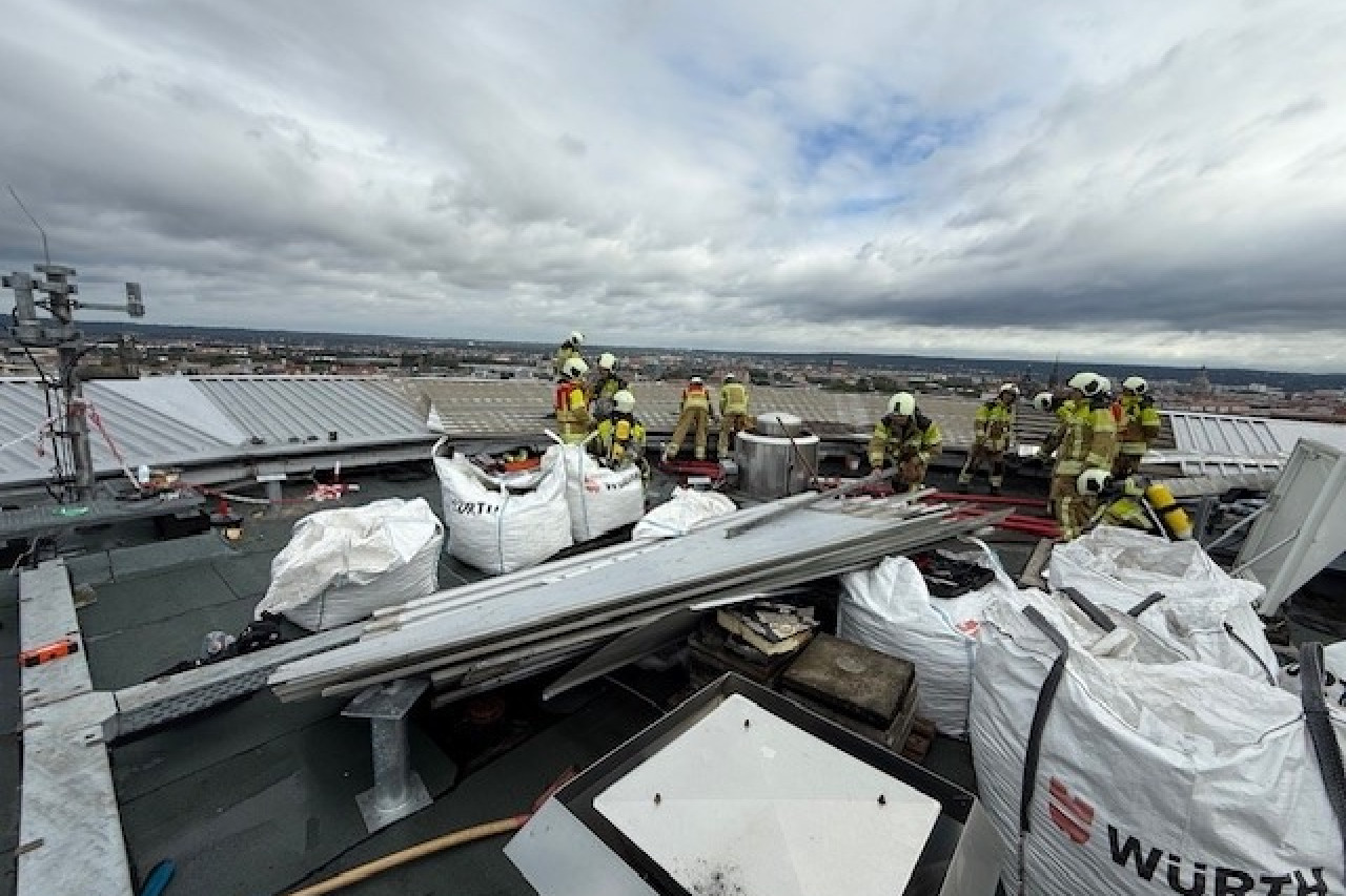 Alarmstufe Rot: Feuerwehr kämpft gegen Flammen in Dresden!