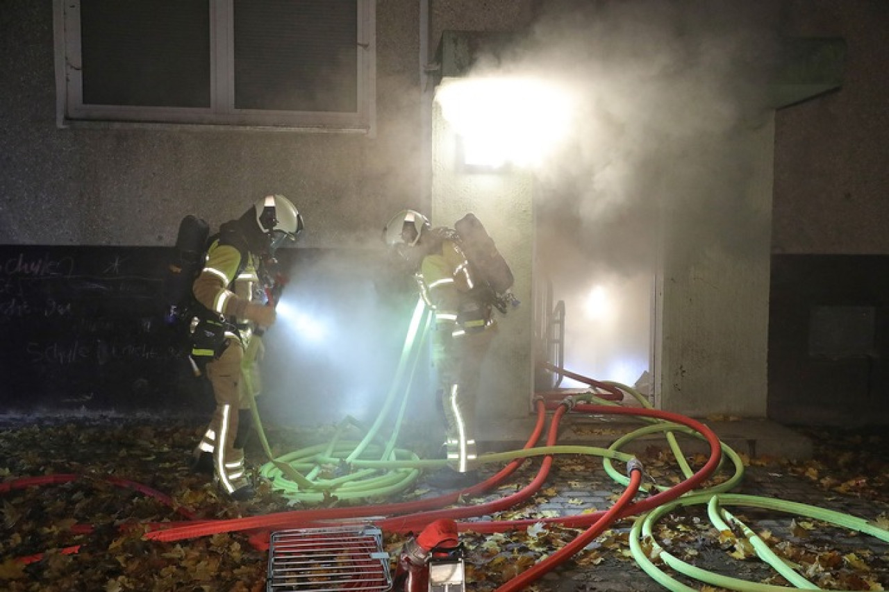 Feuerwehr Dresden: Dramatische Rettung nach Zaununfall und Kellerbrand!