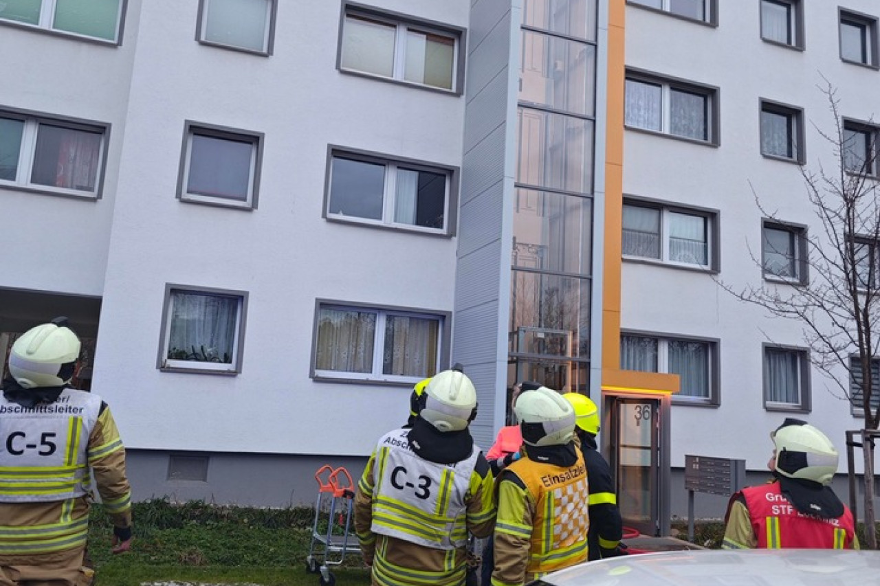 Dresden: Dramatischer Wohnungsbrand in Prohlis – Alle Bewohner gerettet!