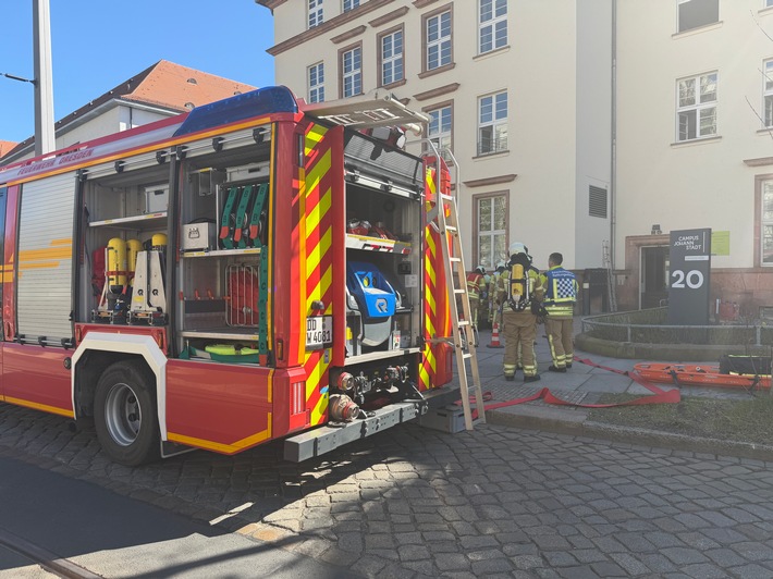 ABC-Alarm in Johannstadt: 15 Personen mit Beschwerden im Einsatz!