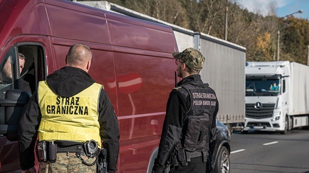 Polen verweigert sieben Personen die Einreise – Chaos an der Grenze!